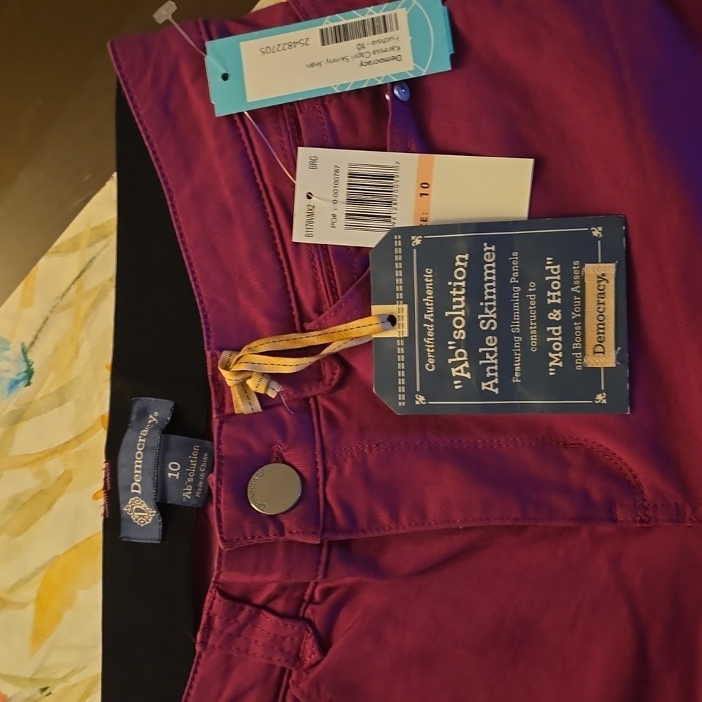 Democracy brand roll cuff pants size Large. Fushia color with comfy stretch